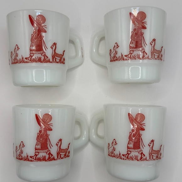 4 Holly Hobby Termocrisa milk glass mugs. Red and White Holly Hobby mug. - Picture 3 of 9